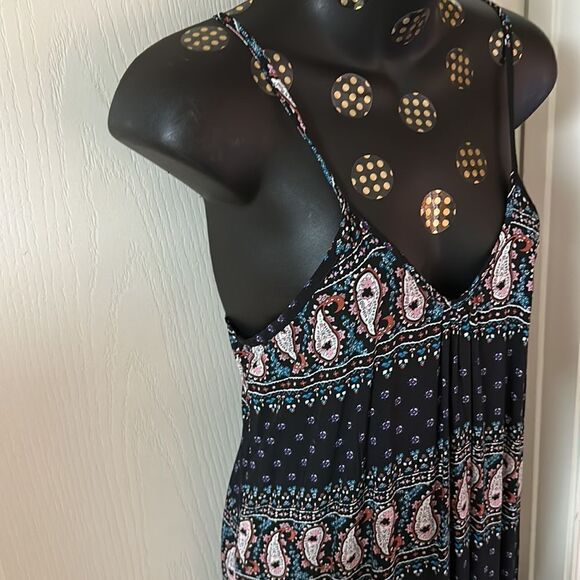 BLACK Slip Cut Out Maxi Dress
Raindrops by Papillon V-Neck Brat Summer Md NWT - Picture 10 of 16